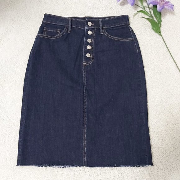 Banana Republic Dresses & Skirts - Banana Republic Button-Front Denim Skirt–Blue Sz 2